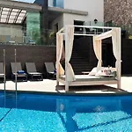 Barcelo Hamilton Menorca - Adults Only מלון אס קסטיי