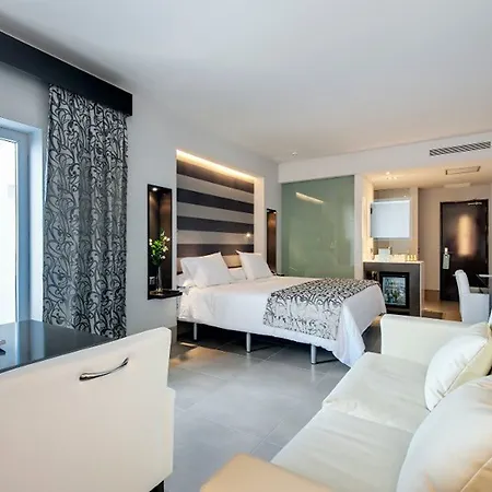 Barcelo Hamilton Menorca - Adults Only מלון